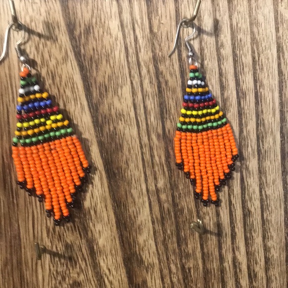 feather shape hand made beaded earrings - Picture 6 of 7